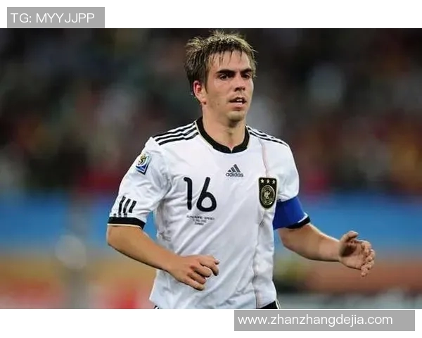 德国足球传奇拉姆的成长历程与球场辉煌生涯回顾